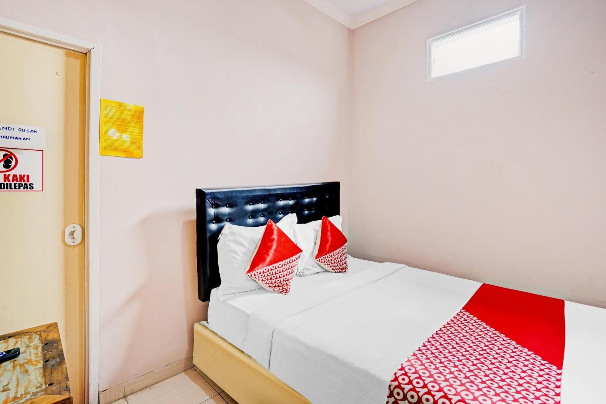 Oyo 90234 Dhoho Family Guest House Kediri  Exterior photo
